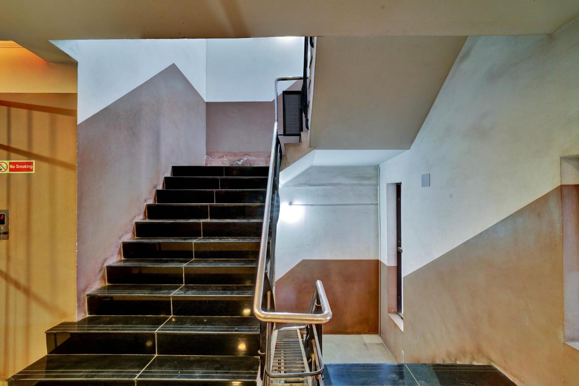 Hotel O Jk Inn 蒂鲁布尔 外观 照片
