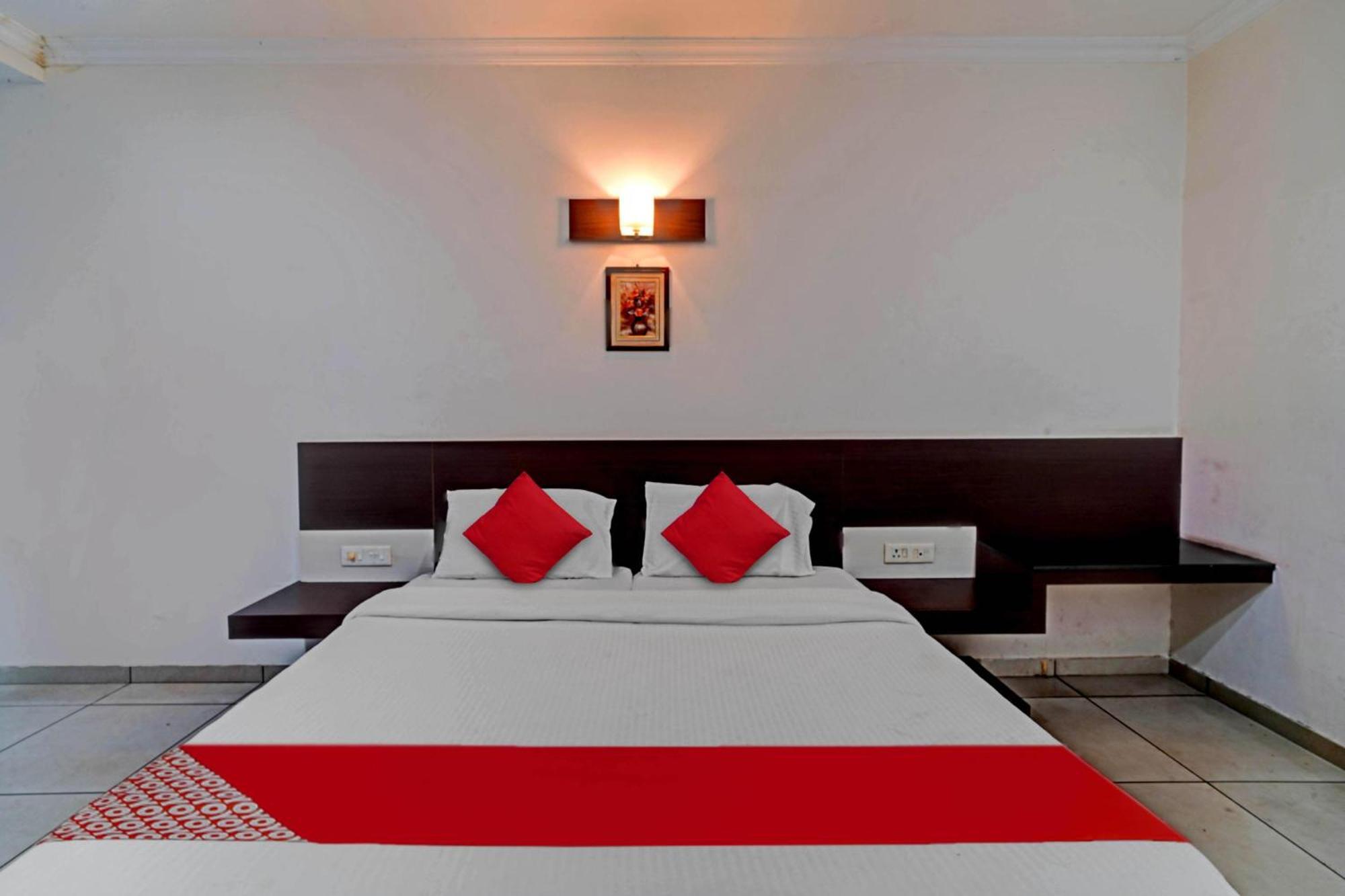 Hotel O Jk Inn 蒂鲁布尔 外观 照片