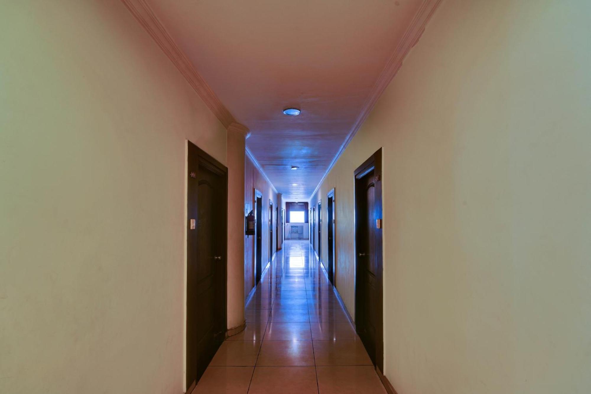 Hotel O Jk Inn 蒂鲁布尔 外观 照片